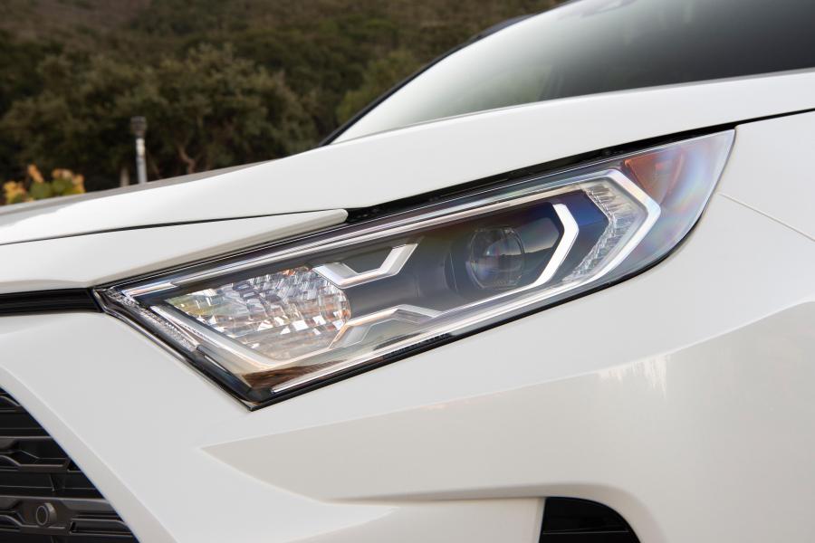 Детали экстерьера Toyota RAV4 XSE Hybrid 2018 года  (NA) (фото 18 из 71)